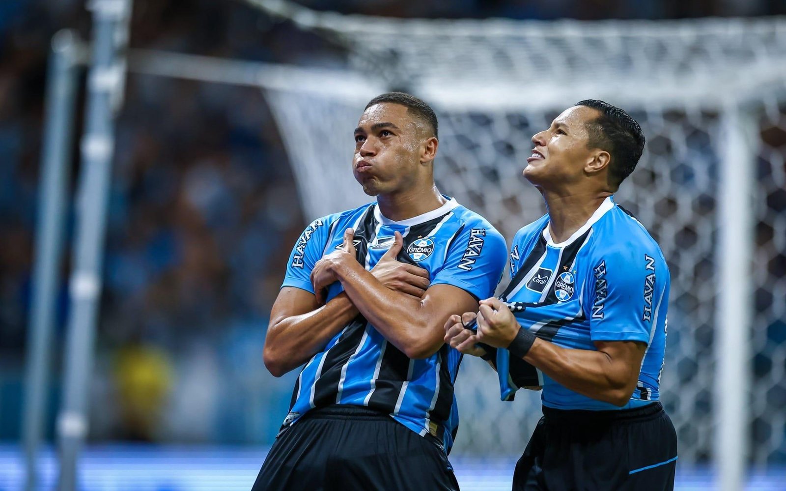 Grêmio atropela o Internacional e garante vantagem para decisão do Gauchão