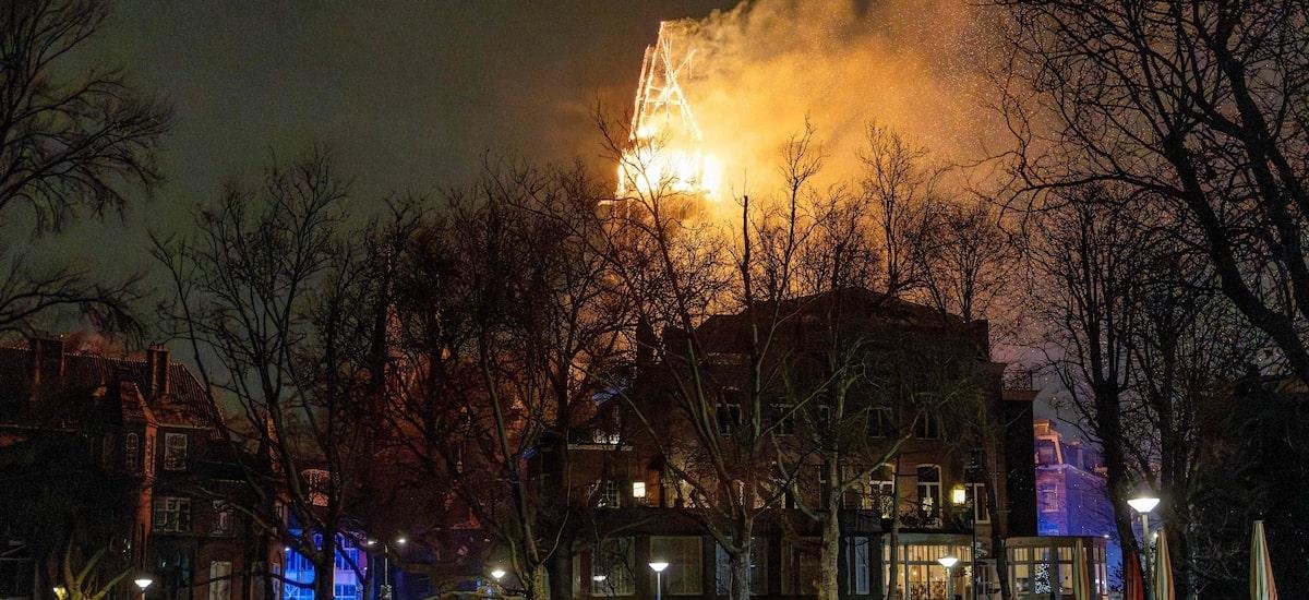 Incêndio danifica igreja histórica em Amsterdã na véspera do Ano Novo
