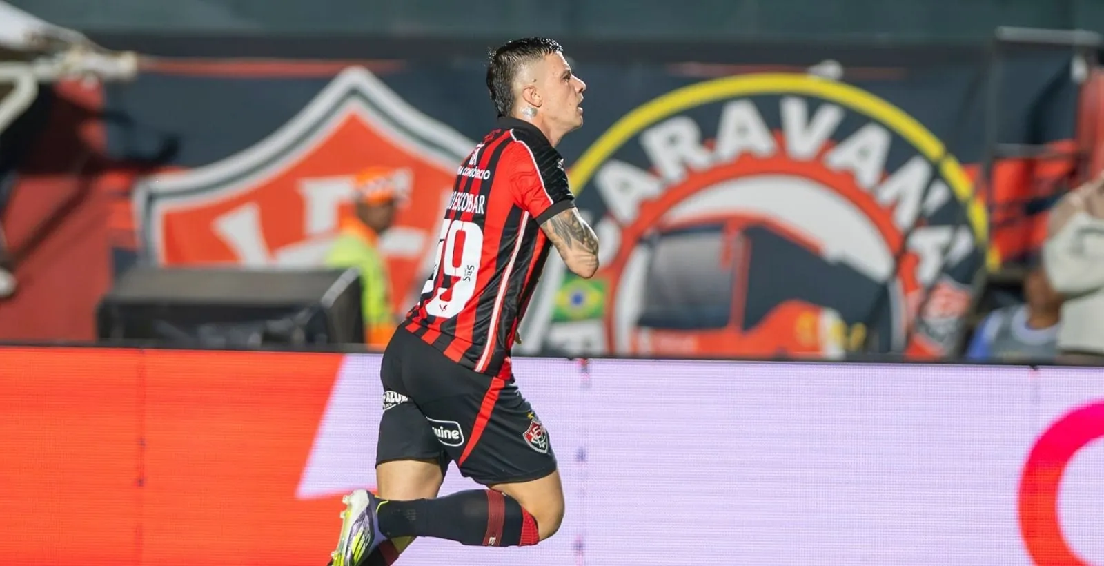 Com homenagem a Wagner Moura, Vitória vence Atlético-MG no Barradão