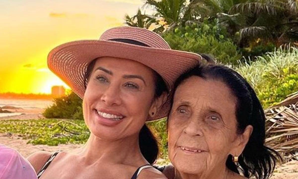 Scheila Carvalho desabafa após críticas por mãe trabalhar aos 84 anos