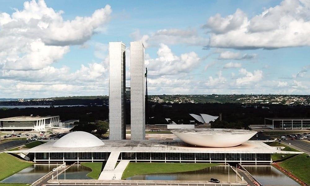 Congresso aprova salários de até R$ 77 mil e mais folgas para servidores