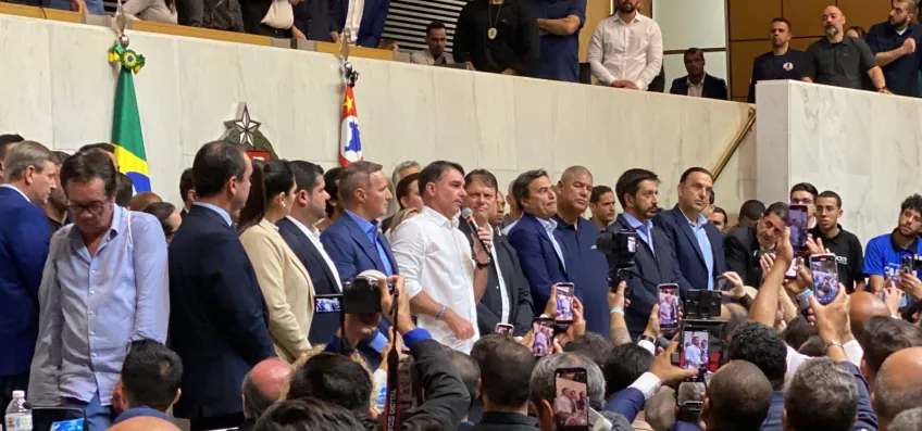 Flávio diz que governo Lula tem perseguido adversários políticos