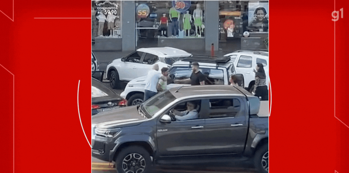 Policiais que deixaram criança sozinha após abordagem viram réus | G1