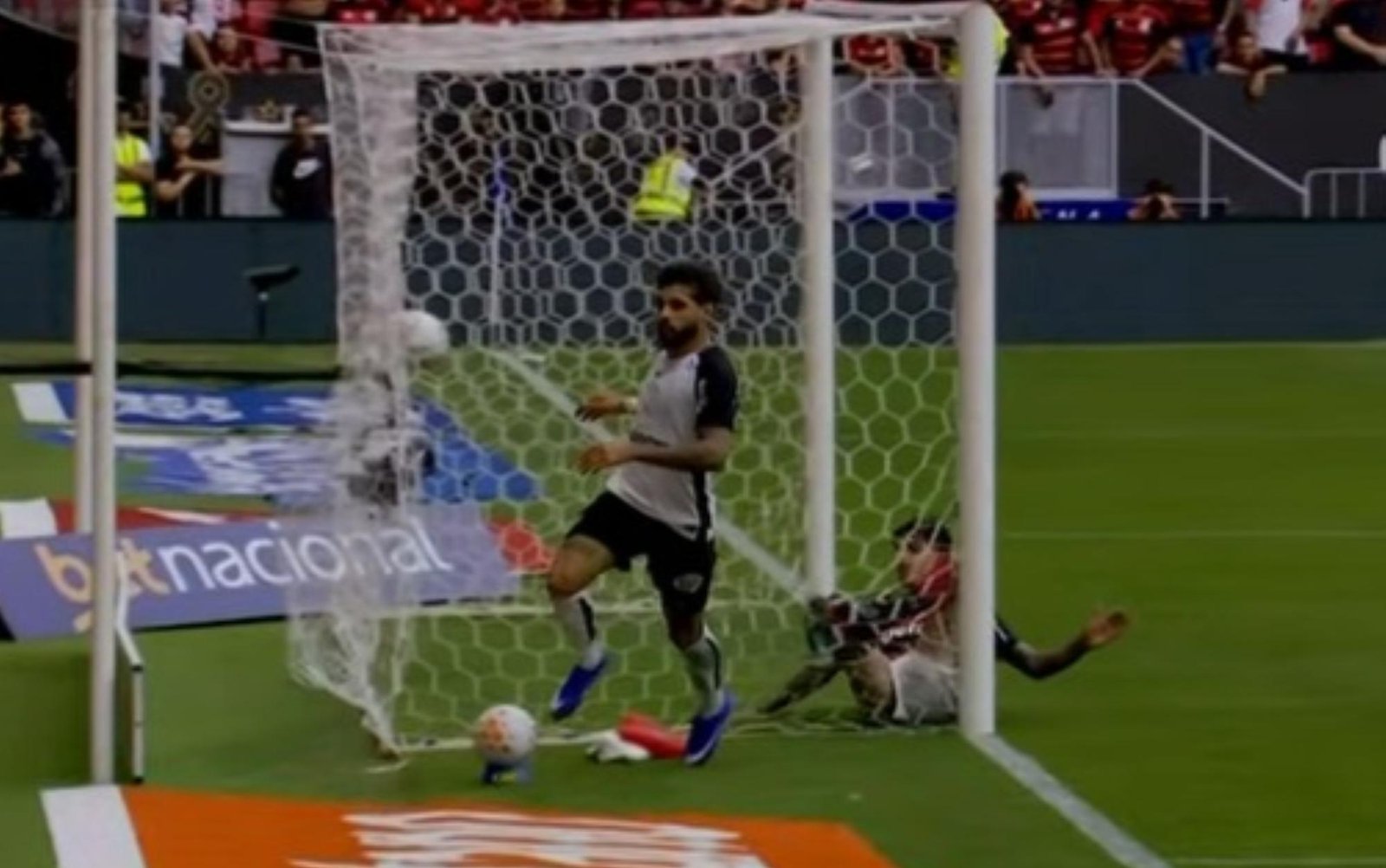 Yuri Alberto marca nos acréscimos e faz 2 x 0 para o Corinthians; veja