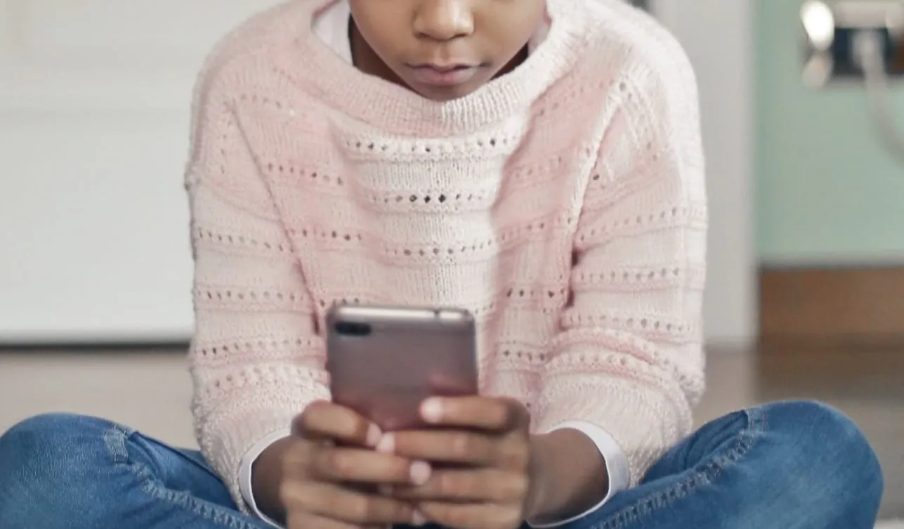 Meta admite que redes fazem mal às crianças; como proteger seu filho