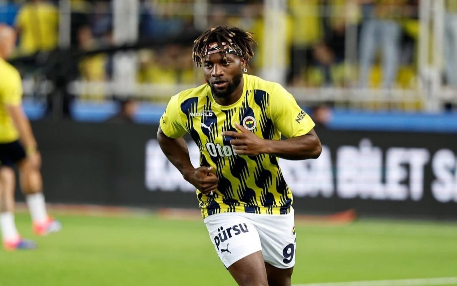 Ex-Newcastle acusa racismo contra filhos e pede respeito; confira