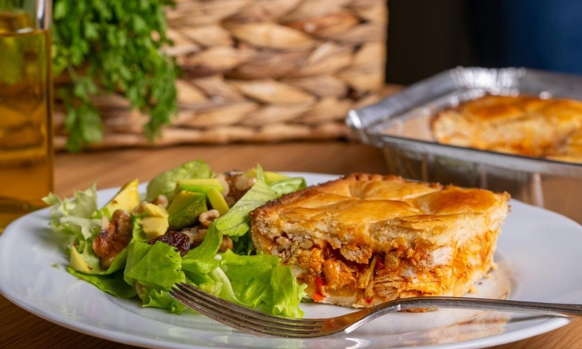 Faça torta de frango fit na air fryer: leve e com poucas calorias