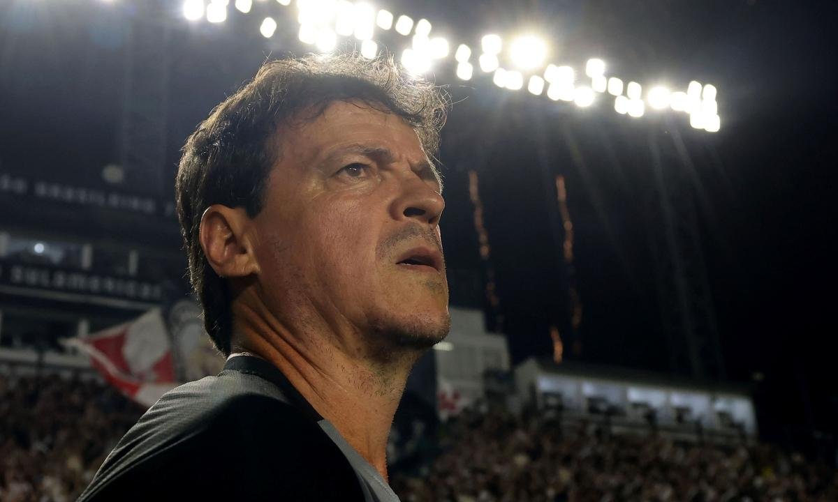 Fernando Diniz é alvo de vaias após empate do Vasco contra o Madureira