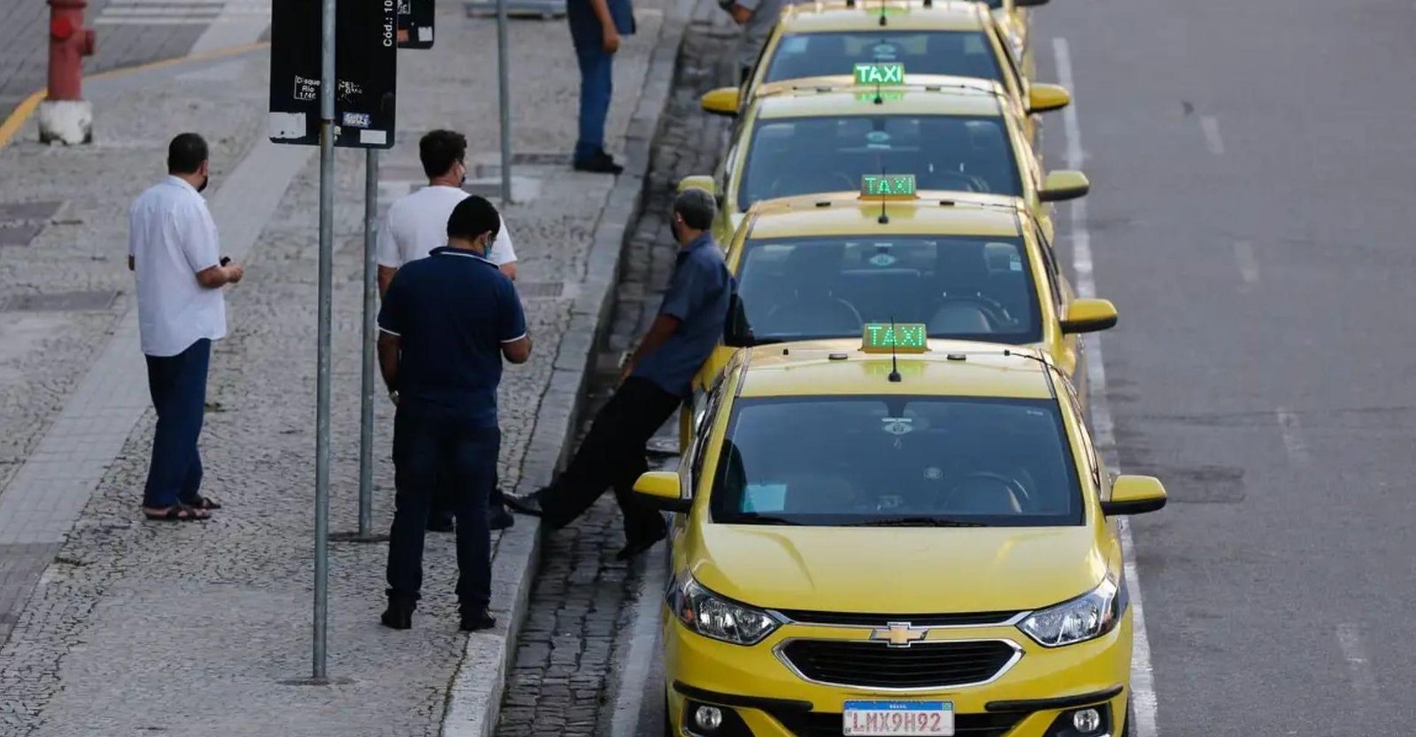 Prefeitura define novo prazo de vida útil para táxis no Rio