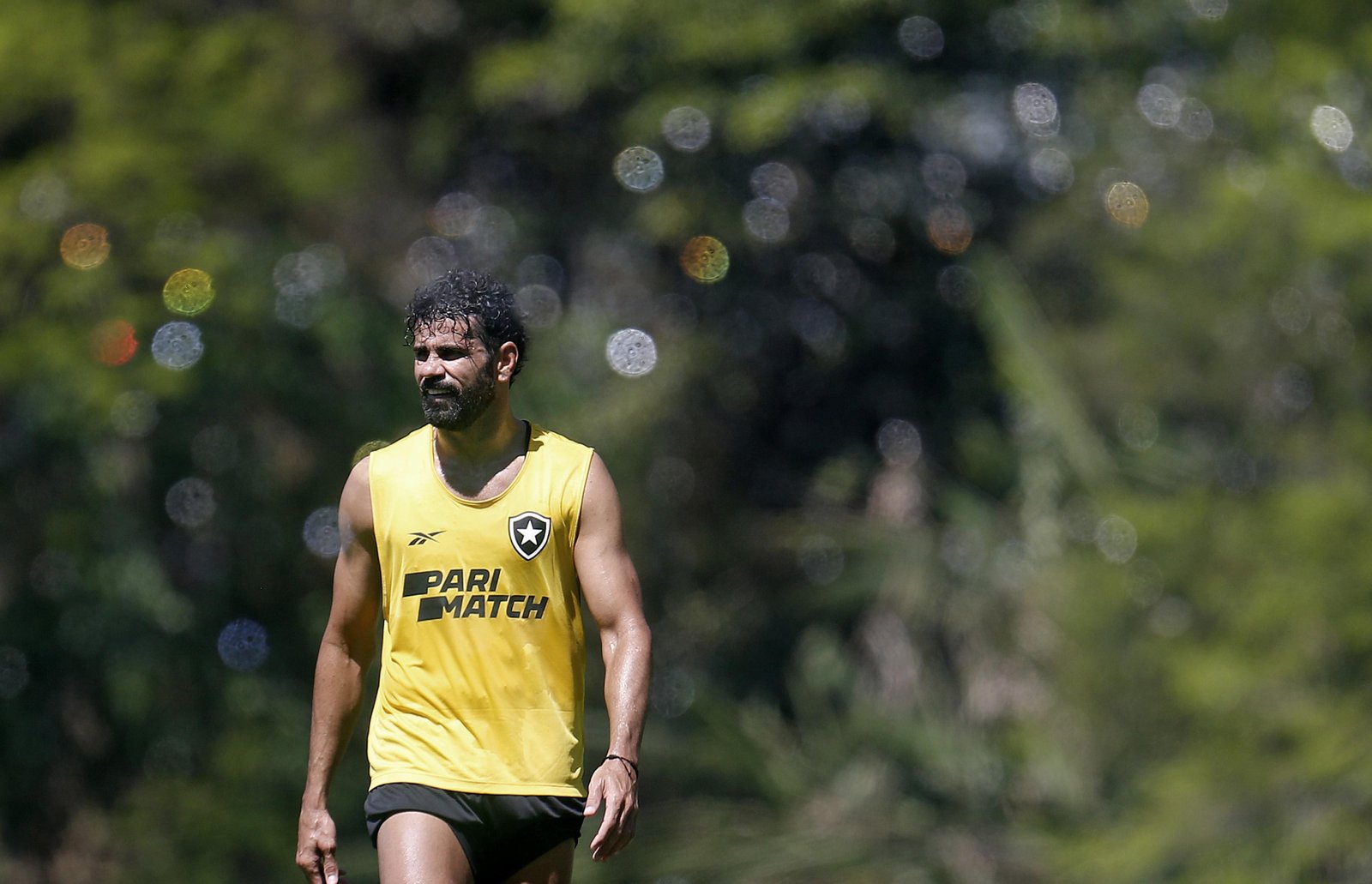 Multicampeão na Europa e com passagens por gigantes do Brasil, Diego Costa oficializa aposentadoria