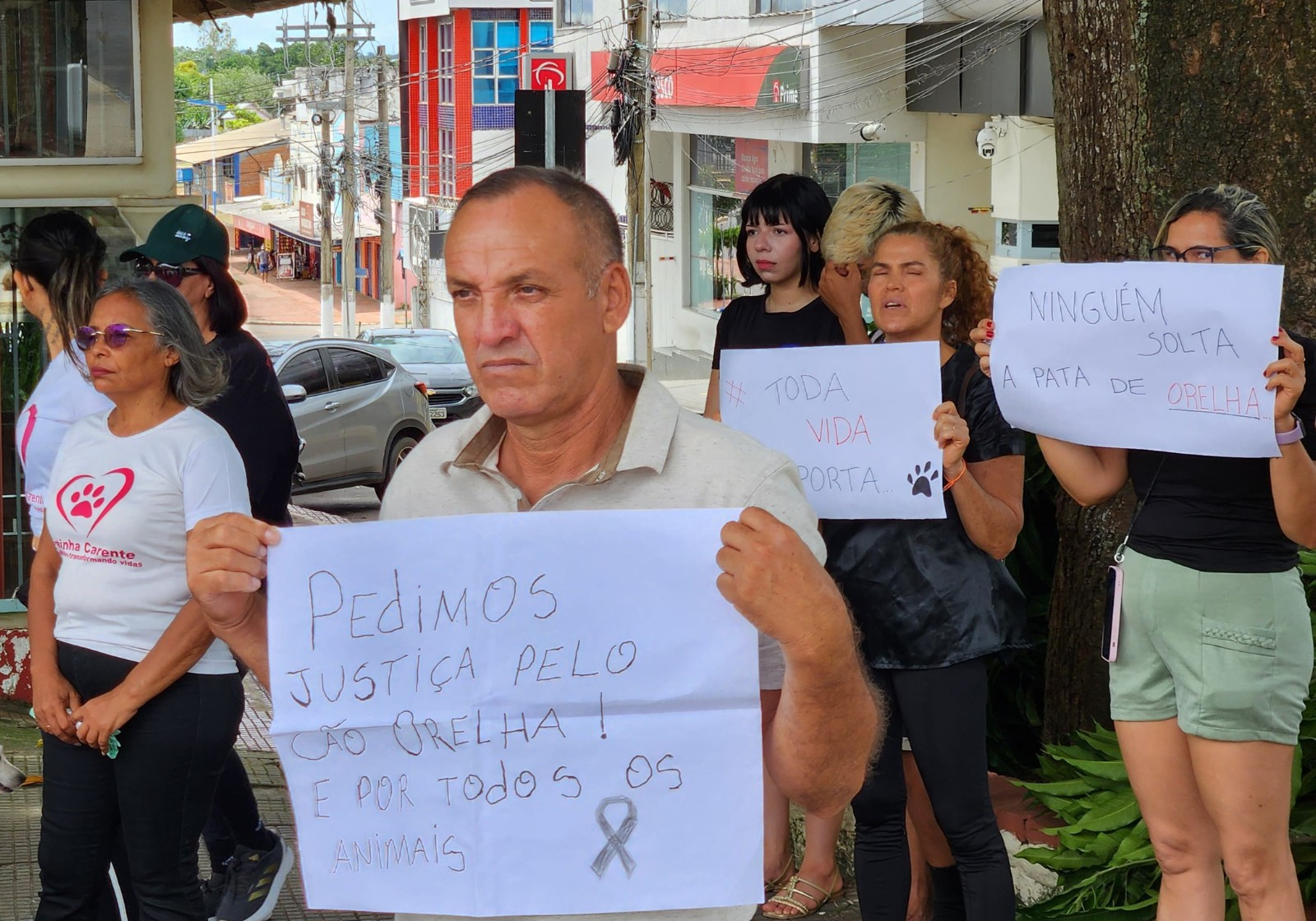 Caso Orelha: Protesto no Acre pede justiça após morte de cão em SC | G1