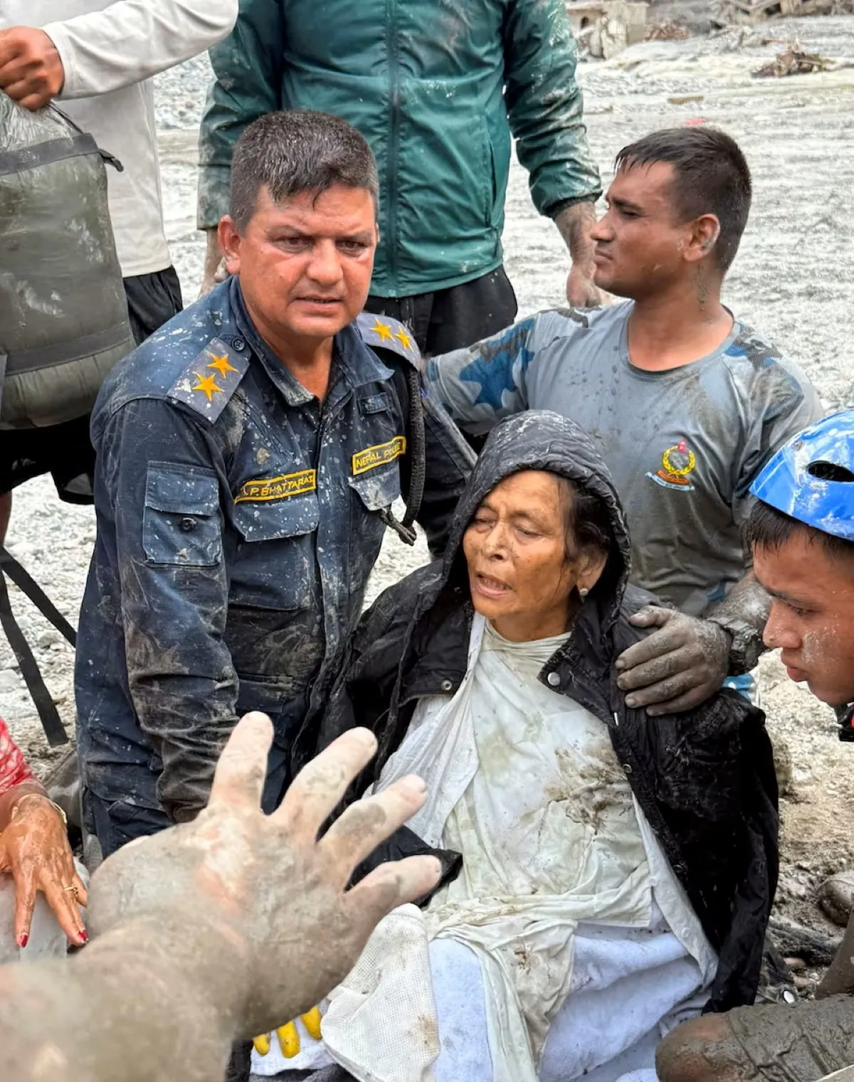 Mulher é encontrada viva no Nepal dias após família iniciar rituais fúnebres