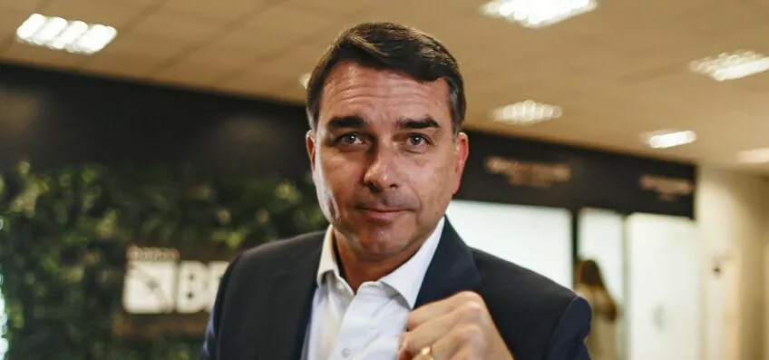 Flávio comemora vitória de De la Espriella na Colômbia