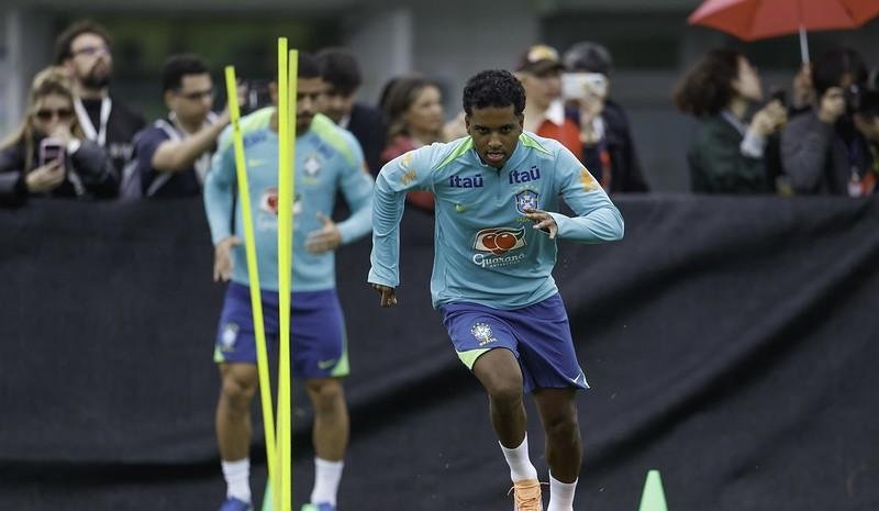 CBF se solidariza com Rodrygo após lesão grave e lamenta ausência na Copa do Mundo de 2026: 'Que retorne quanto antes'