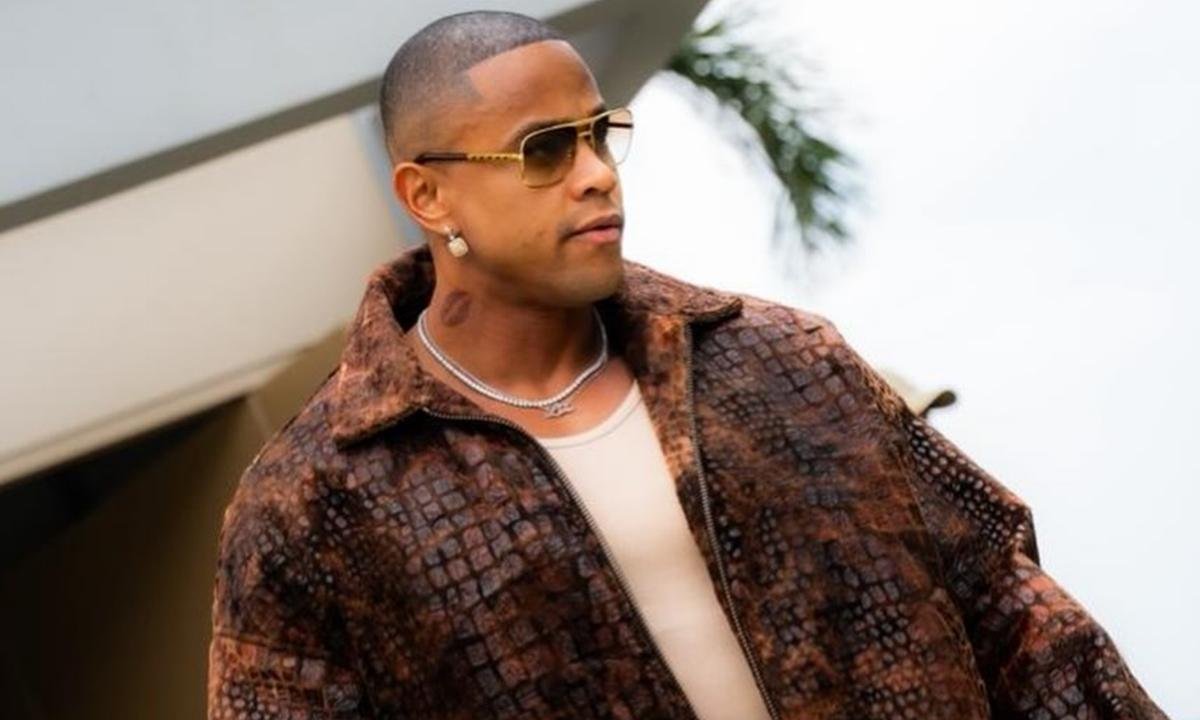 Léo Santana dedica música a Melody, que está internada