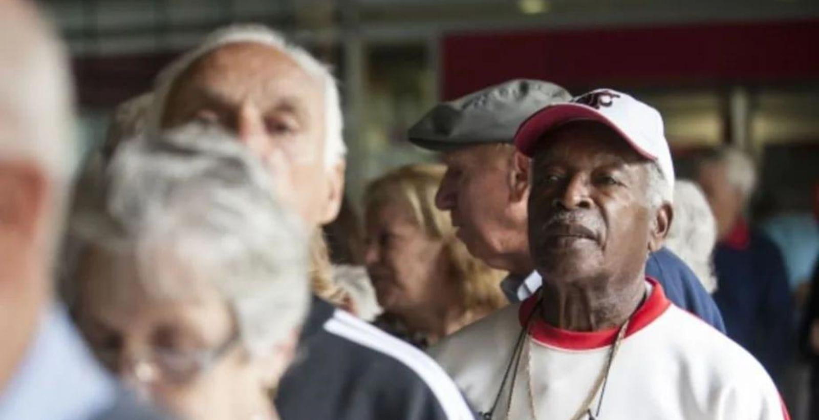 Faculdade dos filhos ou aposentadoria? Conheça os planos do governo federal