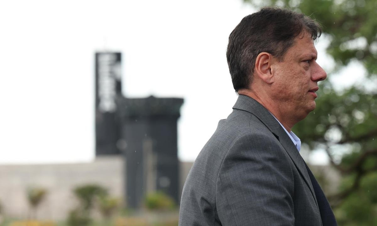 O relato de Tarcísio sobre a situação de Bolsonaro na Papudinha