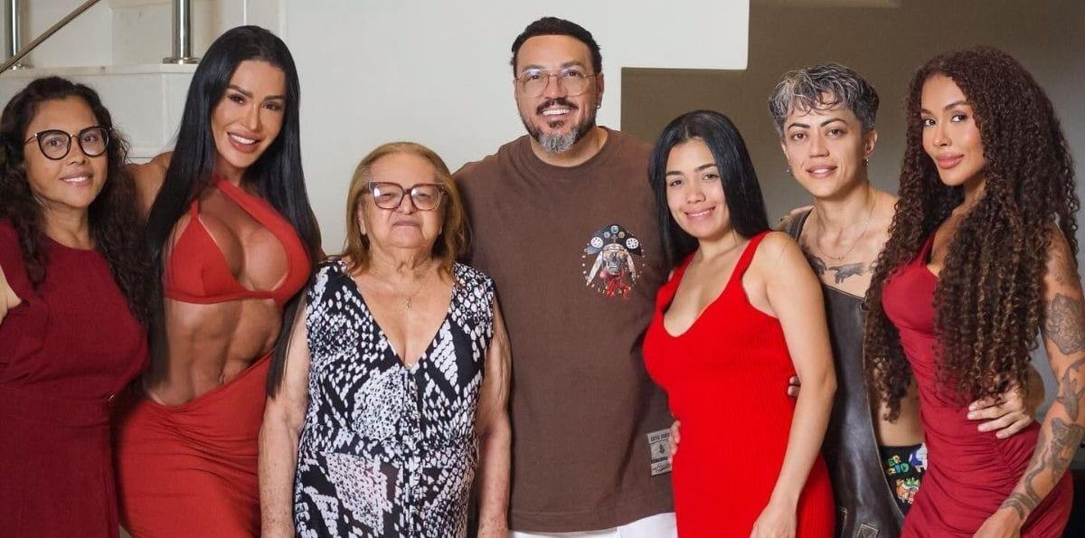 Gracyanne Barbosa e Belo comemoram Natal em família após separação