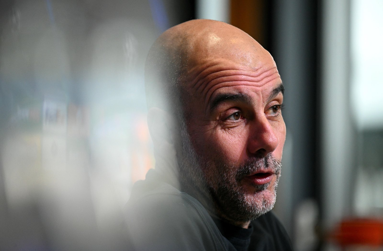 Guardiola se diz ‘machucado’ pelo sofrimento causado por conflitos globais e reafirma posicionamento humanitário