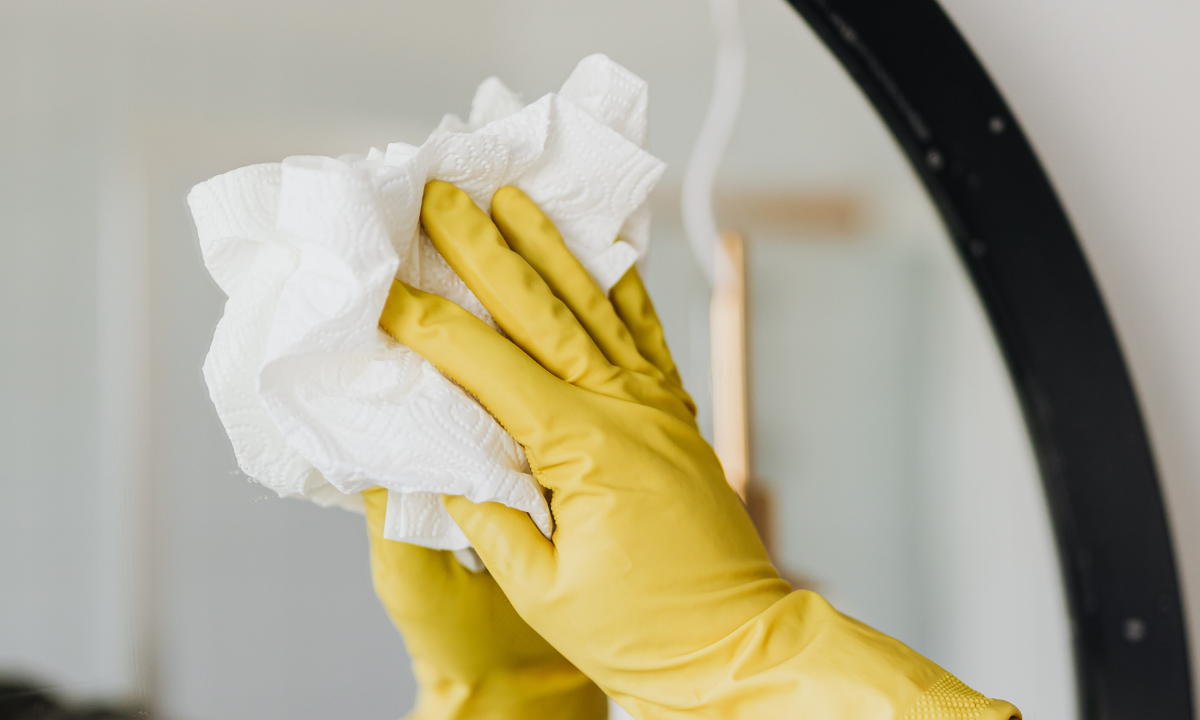 Faxineira pede demissão após chefes testarem sua ética com "patinhos"