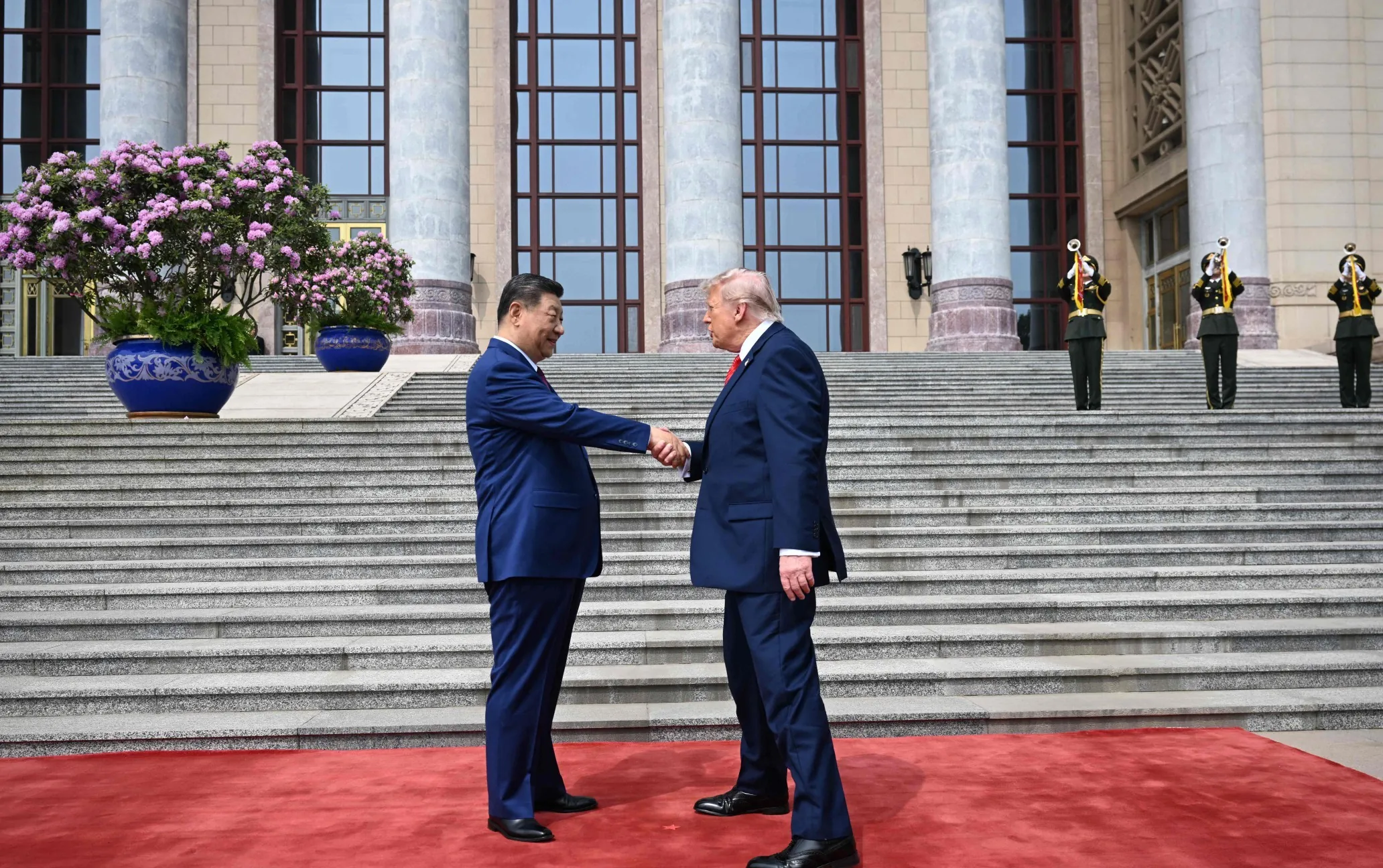 'Teremos um futuro fantástico juntos', diz Trump em encontro com Xi Jinping em Pequim, com Irã, Taiwan e comércio em pauta