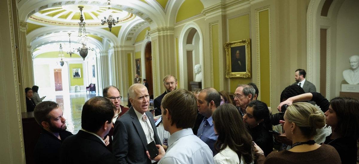 Senado dos EUA aprova acordo de financiamento do governo, apesar da oposição dos republicanos