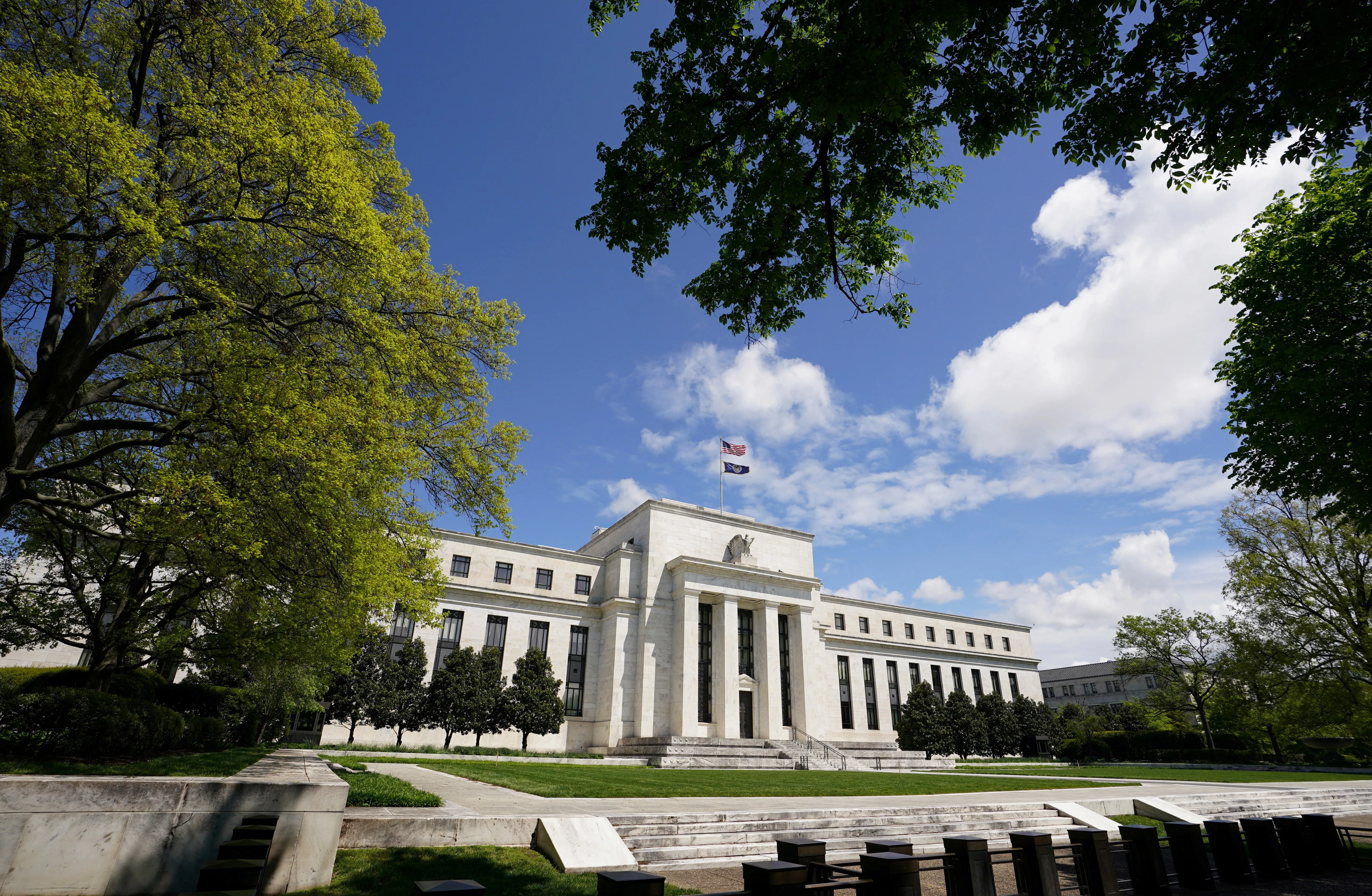 Fed mantém juros dos EUA na faixa de 3,50% a 3,75% ao ano
