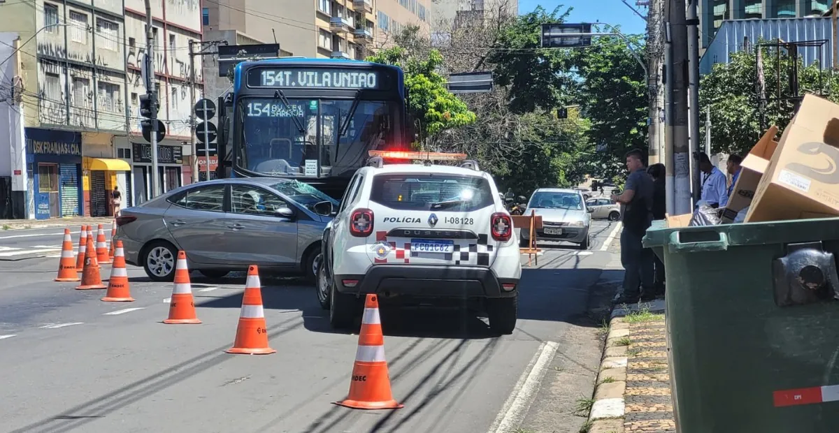 Acidente com carro e ônibus deixa 3 feridos em Campinas | G1