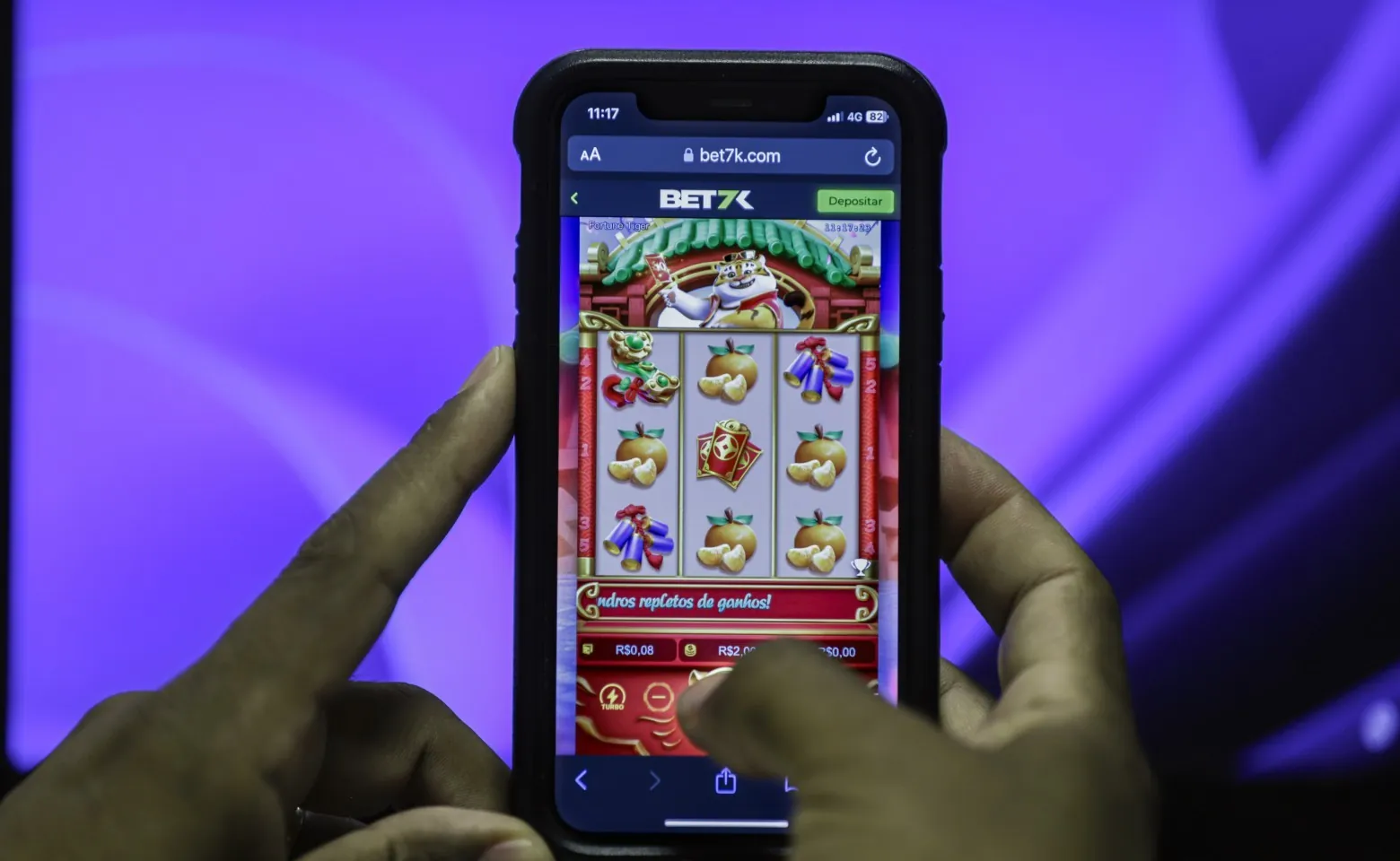 Governo anuncia novas regras para publicidade de bets, com advertência sobre vício em jogo e proibição de induzir apostas