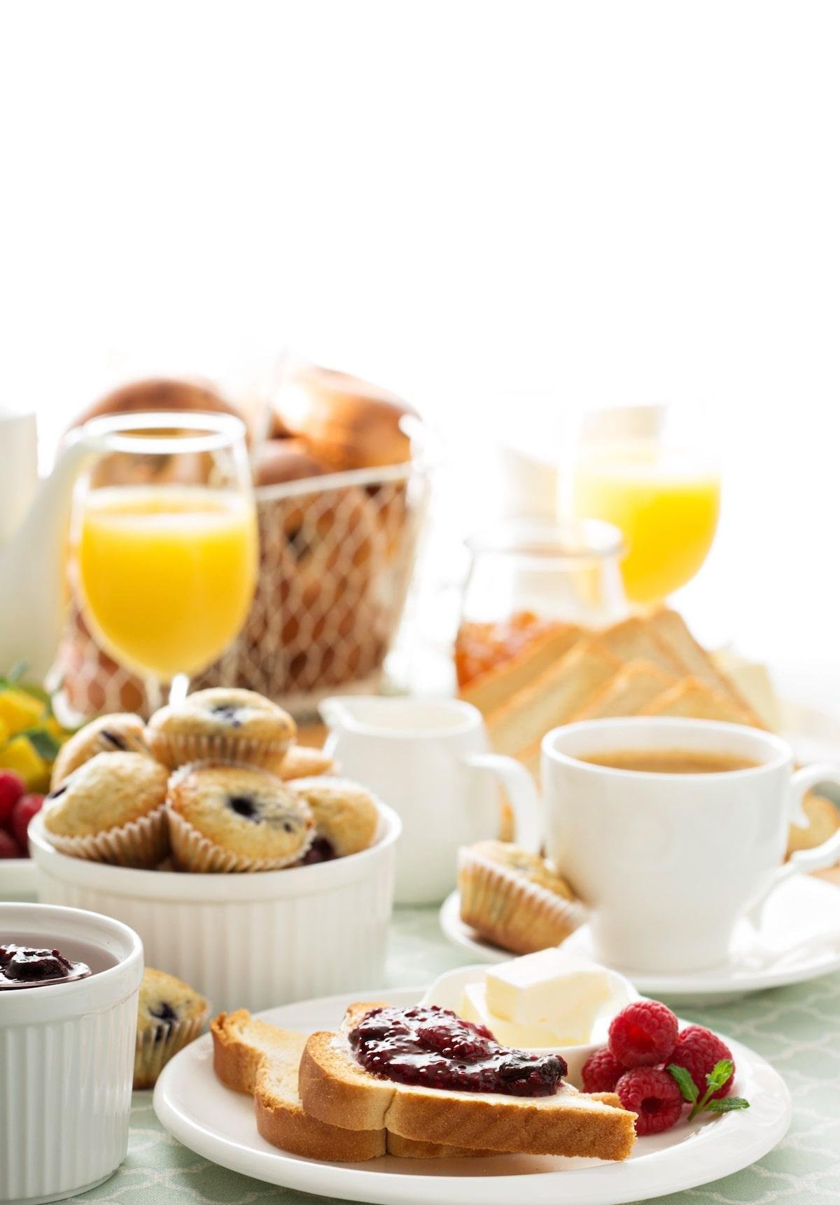 Requeijão, pão de queijo e mais: os melhores produtos do mercado para o café da manhã