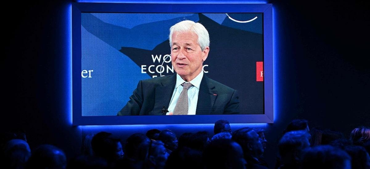 Trump processa o JPMorgan e o CEO, Jamie Dimon, por encerramento ‘político’ de contas