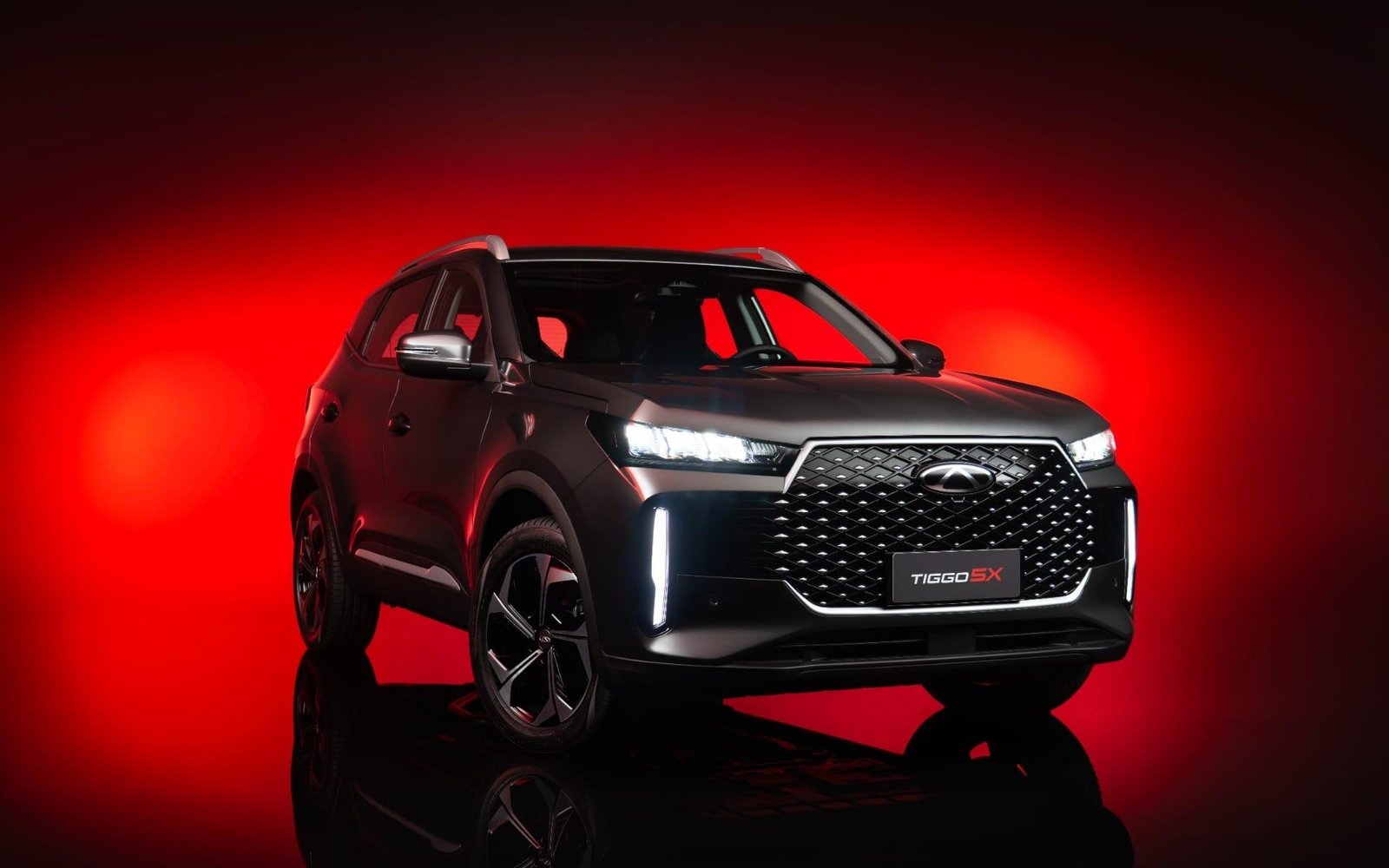 Novo Tiggo 5X 2027 chega por R$ 119.990 e mira líderes do segmento