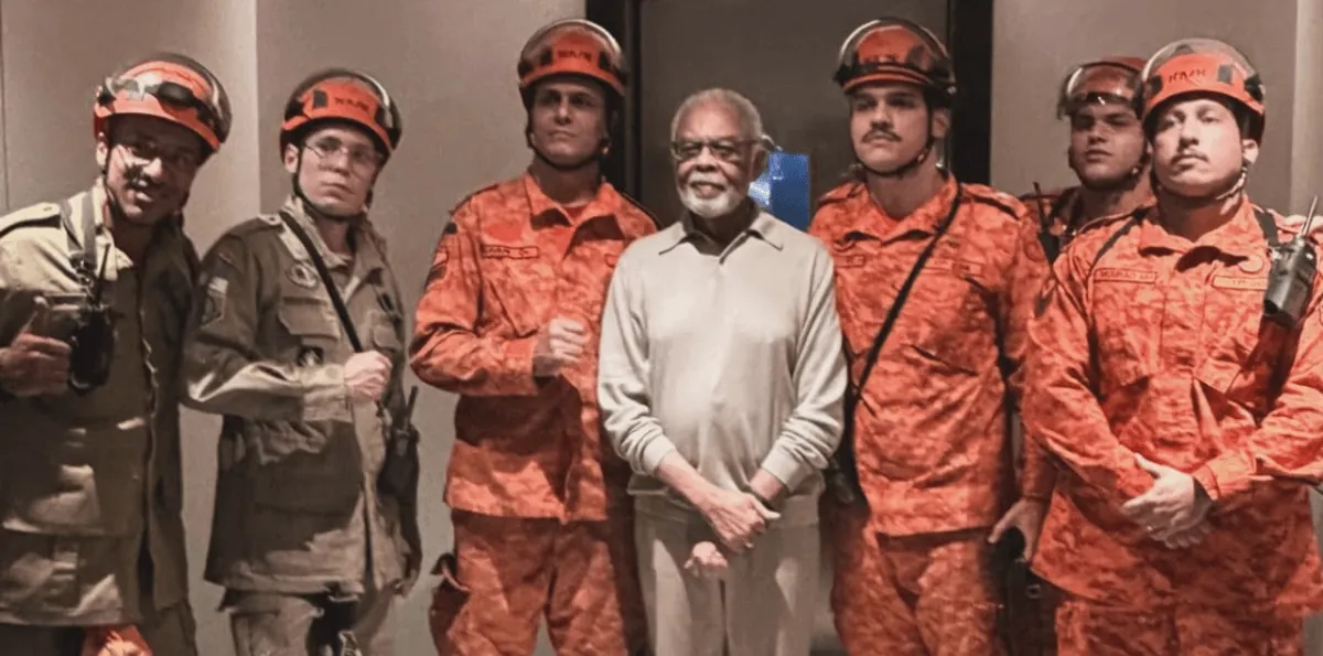 Gilberto Gil fica preso em elevador, é resgatado por bombeiros e agradece