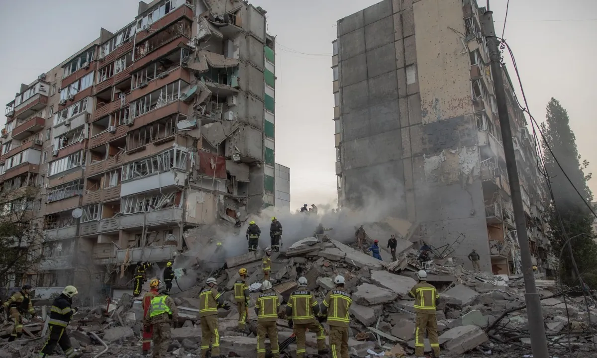 Intensos bombardeios russos em Kiev deixam pelo menos 21 mortos