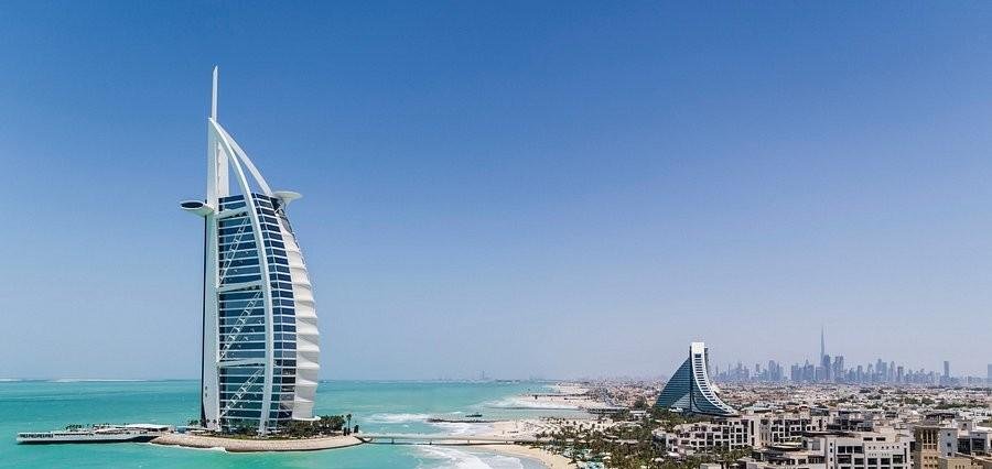 Diárias de R$ 190 mil: Hotel atingido em Dubai é onde se hospedam famosos como Simone Mendes e Virginia Fonseca, veja detalhes