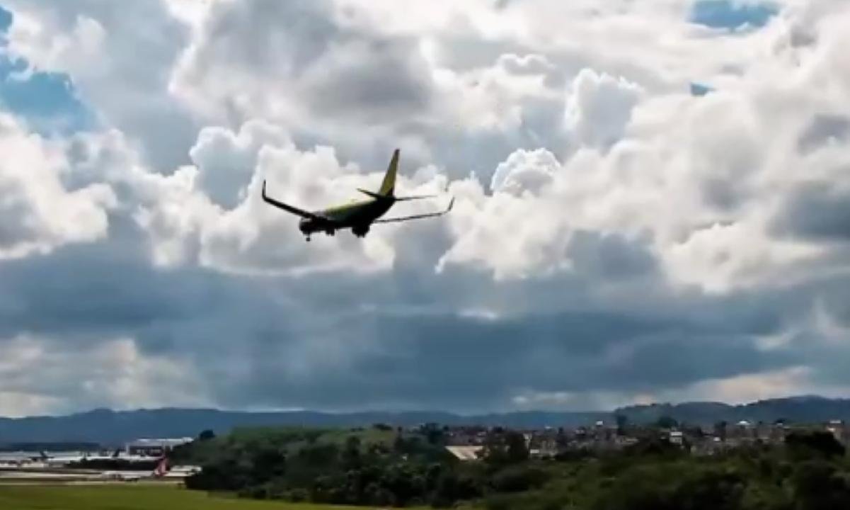 Avião muda plano de pouso após apresentar falhas técnicas em SP