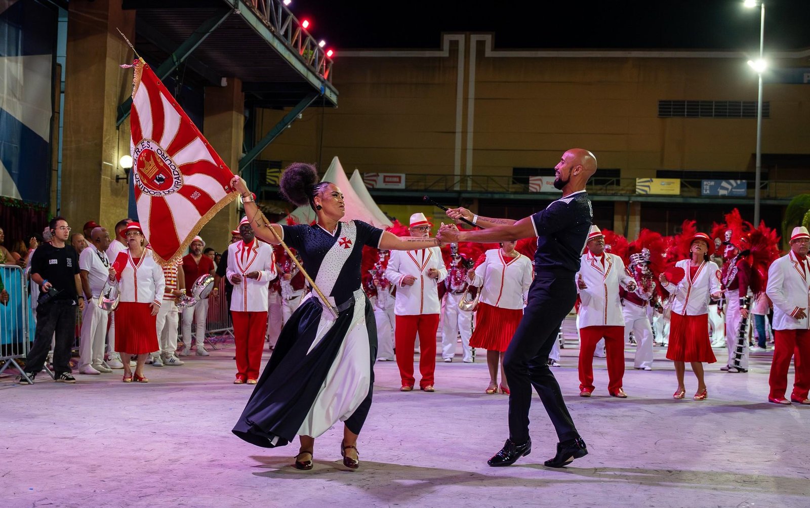 Desfile sobre vascaíno Mestre Ciça terá referências ao cruz-maltino e... ao Flamengo; entenda o motivo