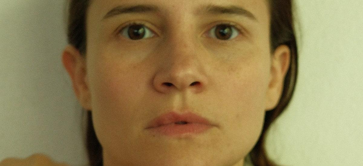 ‘Sou a heroína da minha história e ser esquisita é bom’, diz Bianca Comparato, que estreia monólogo