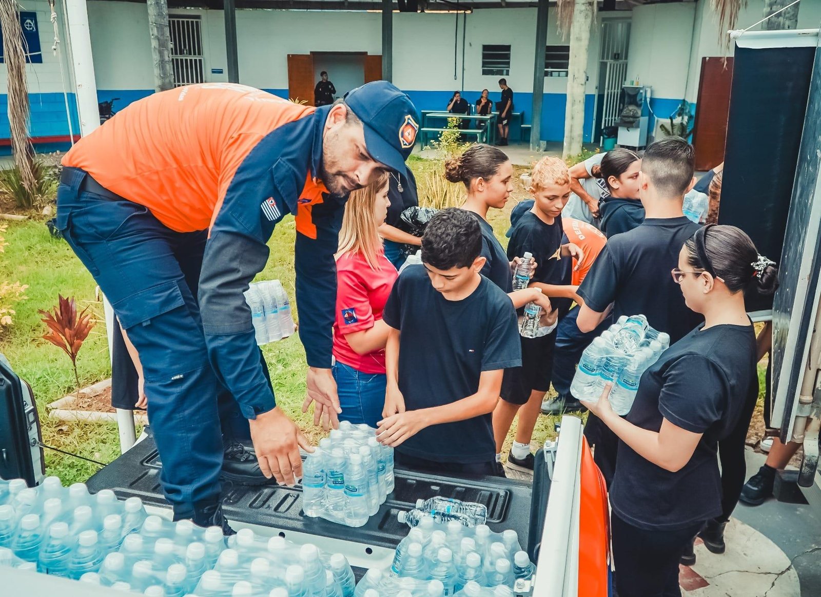 São Sebastião leva 8 toneladas de donativos para vítimas das chuvas em MG