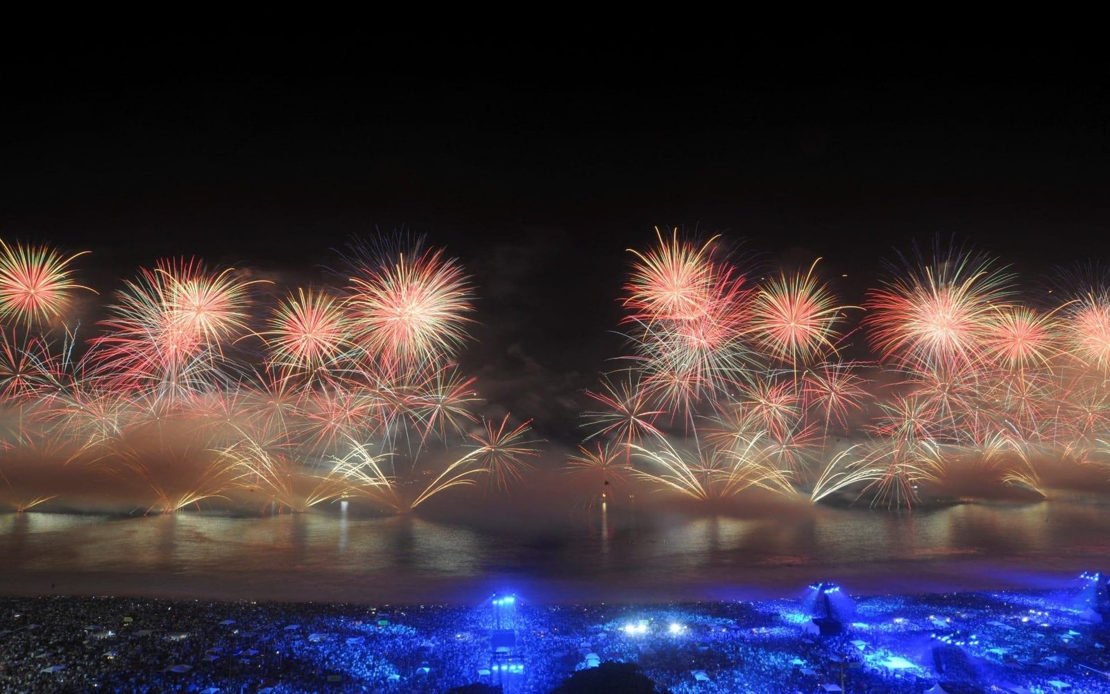 Rio de Janeiro reúne 5,1 milhões de pessoas no maior Réveillon do mundo