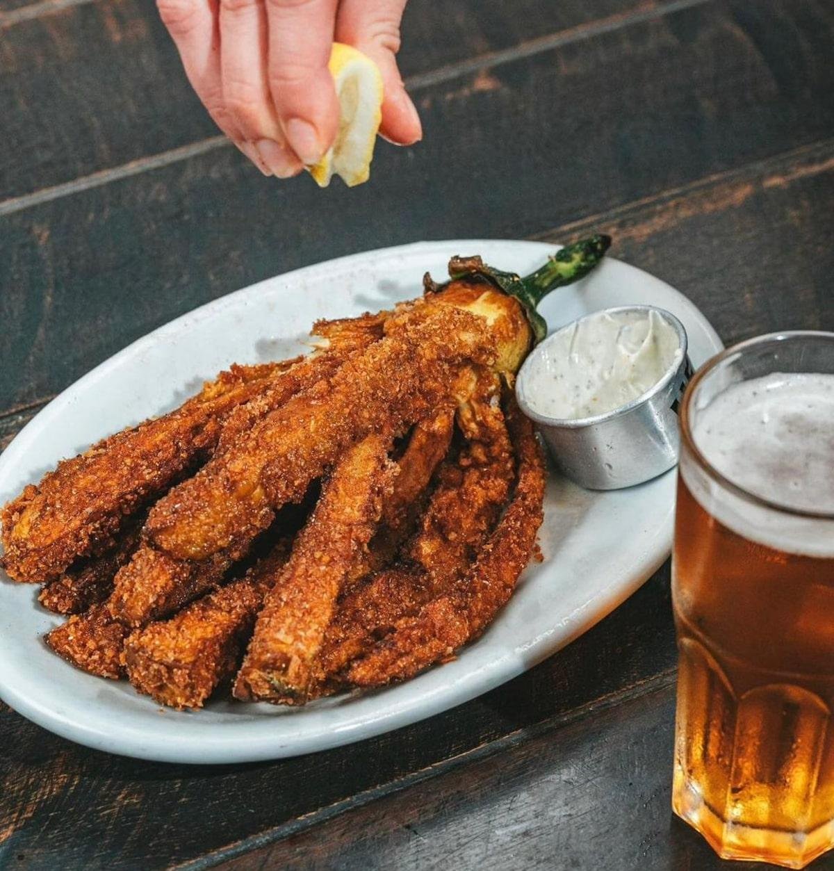 Fritas de berinjela simples e saborosas
