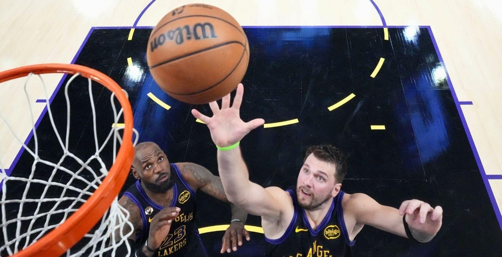 Lakers vencem e ampliam crise nos Pelicans; Knicks atingem feito histórico
