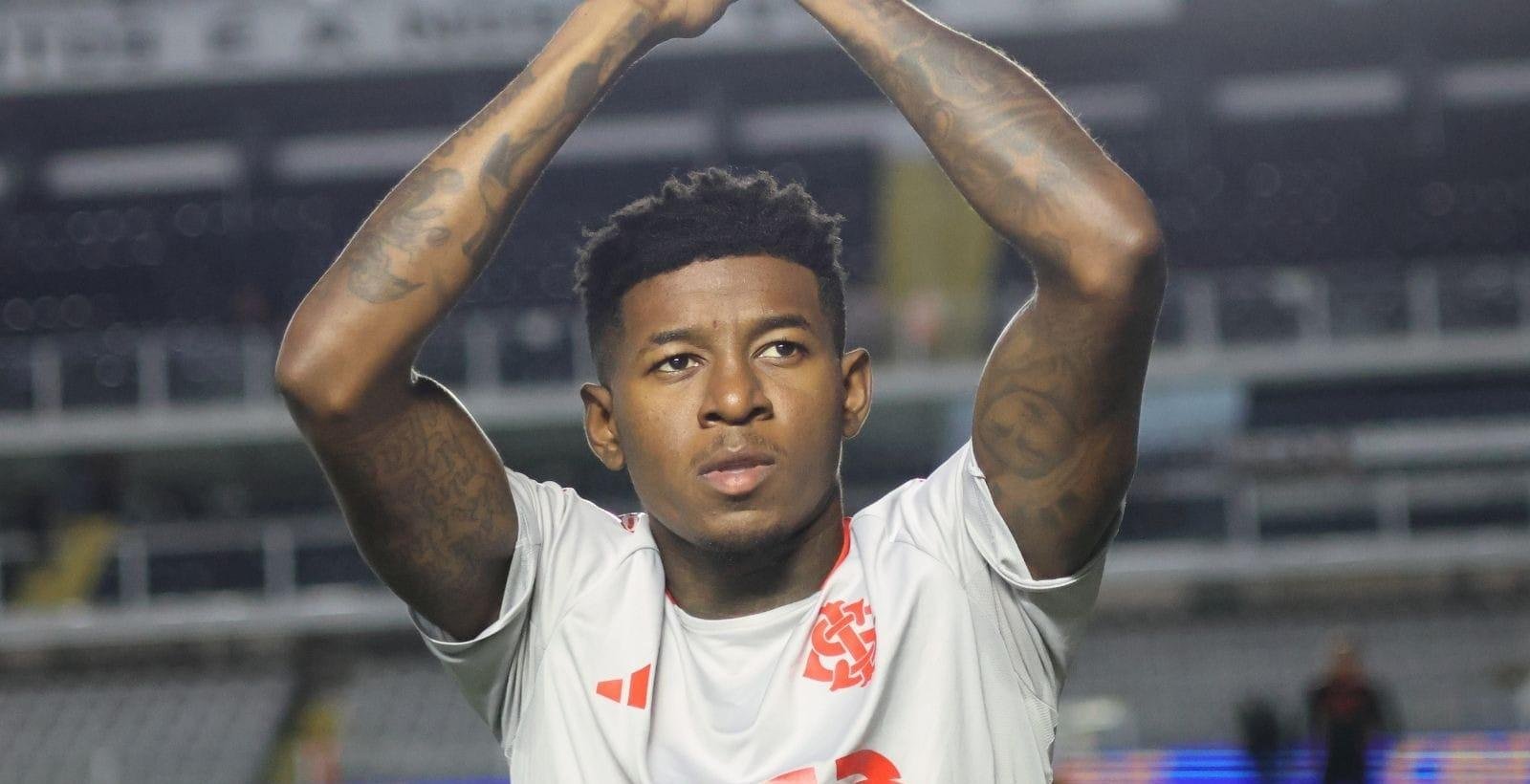 Flamengo faz proposta por zagueiro Vitão, do Internacional; veja valores