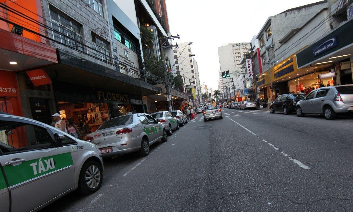 Homem é condenado após ofensas homofóbicas a casal em Santos | G1