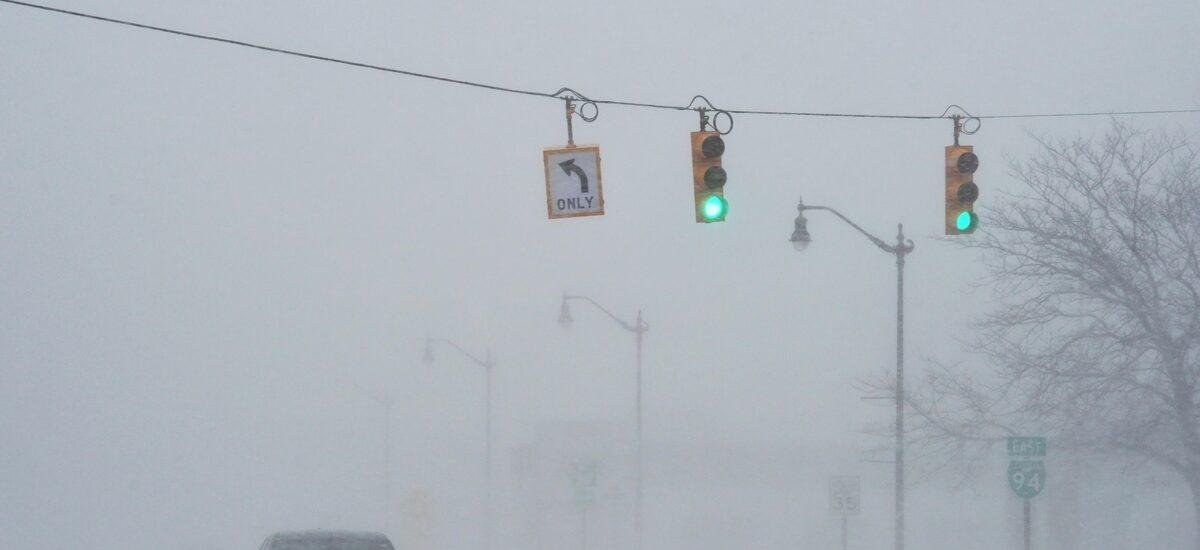 Tempestade de inverno deixa mais de 700 mil clientes sem rede elétrica nos EUA