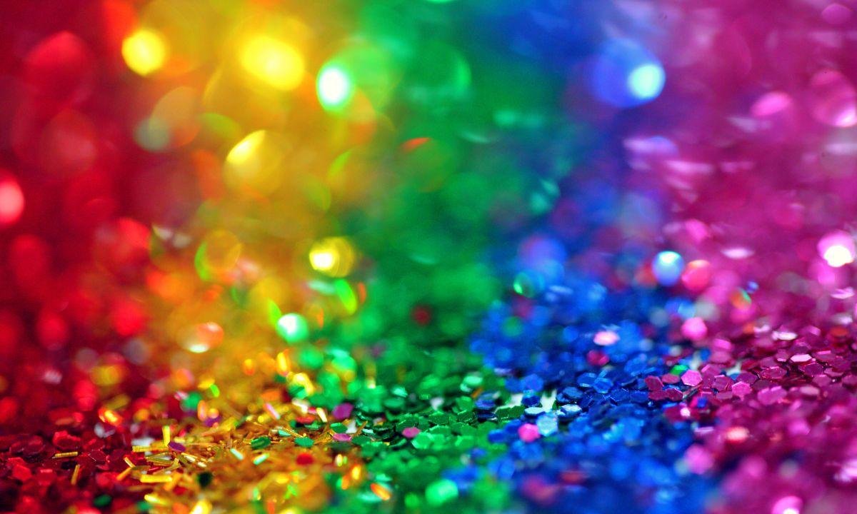 Glitter por toda casa? Saiba como remover o brilho sem espalhar
