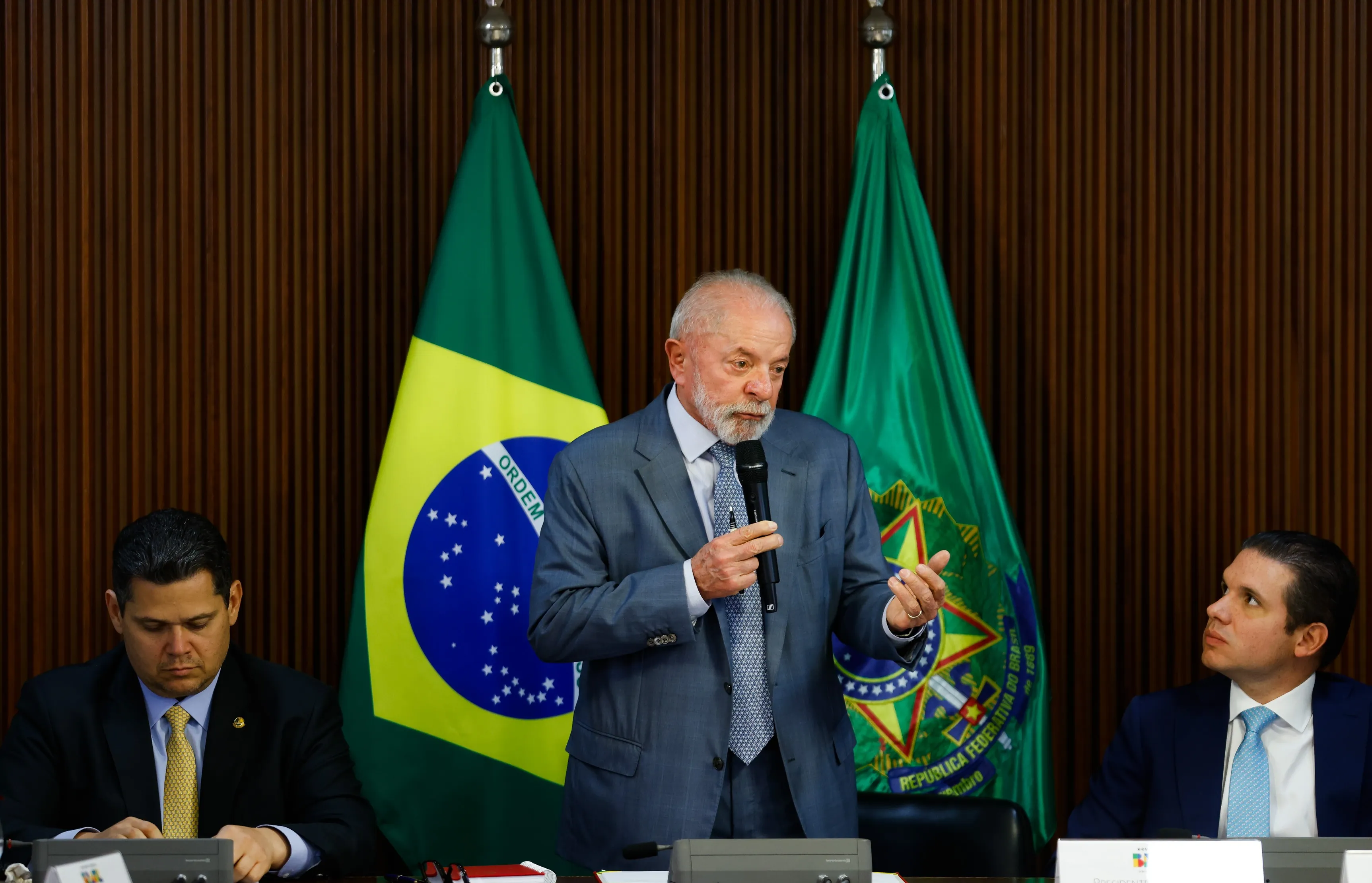 'Taxa das blusinhas', fim da 6x1, terras raras: Lula tenta destravar pautas do governo em reunião com Alcolumbre e Motta