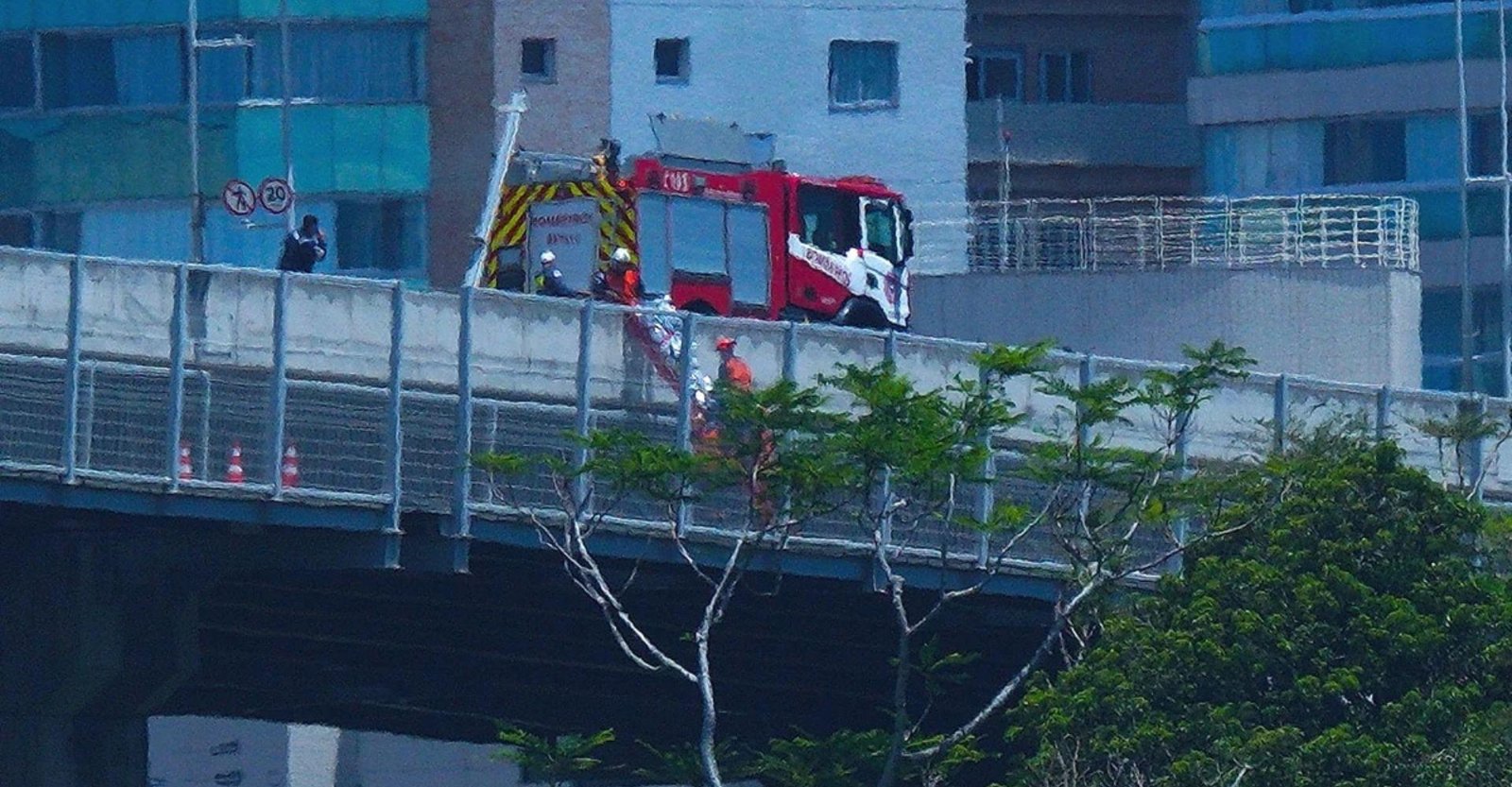 Motociclista morre ao ser lançado da Terceira Ponte e cair em ciclovia | G1