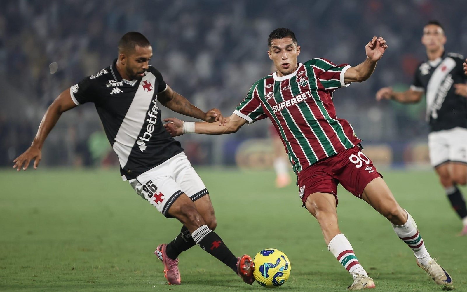 Carioca abre semis com clássico e times em momentos opostos; onde assistir