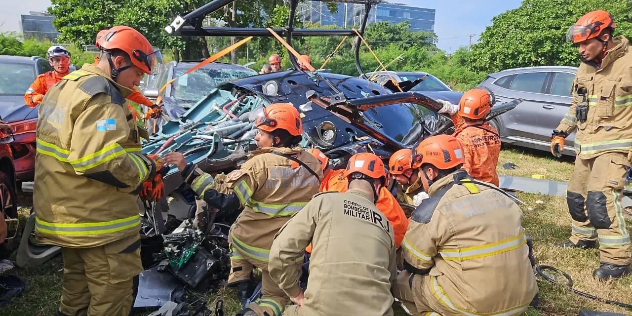 Mortos em acidente aéreo no Recreio já foram encaminhados ao IML; há estrangeiros entre as vítimas